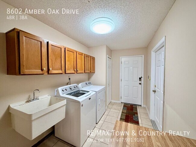 Building Photo - 8602 Amber Oak Dr