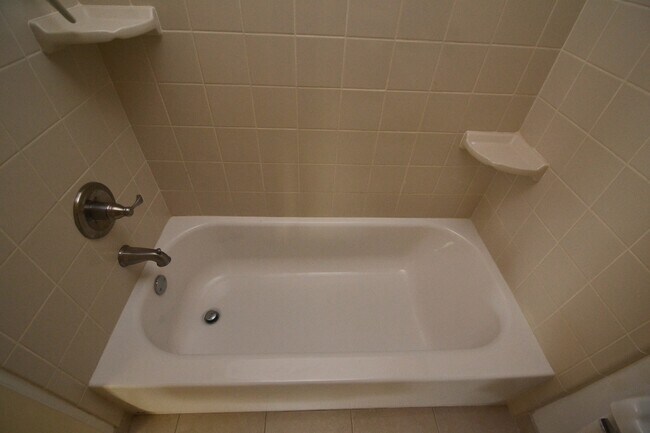 Building Photo - Lovely 1/1 Corner Unit in GATED ~ LAKEFRONT community in Altamonte Springs!