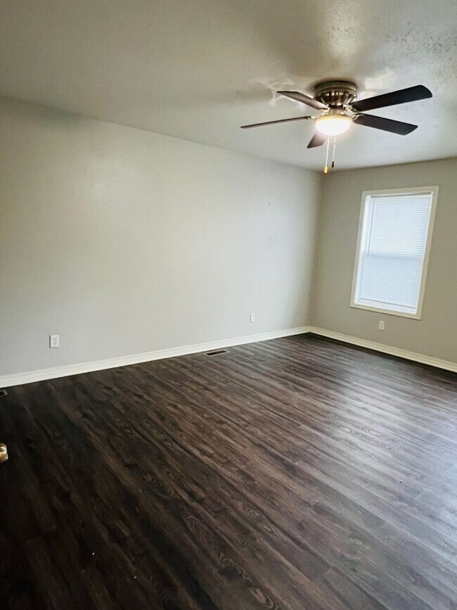 Building Photo - Charming 3-Bed, 2-Bath Home with Stylish Upgrades