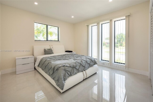 Building Photo - 4700 McKinley St