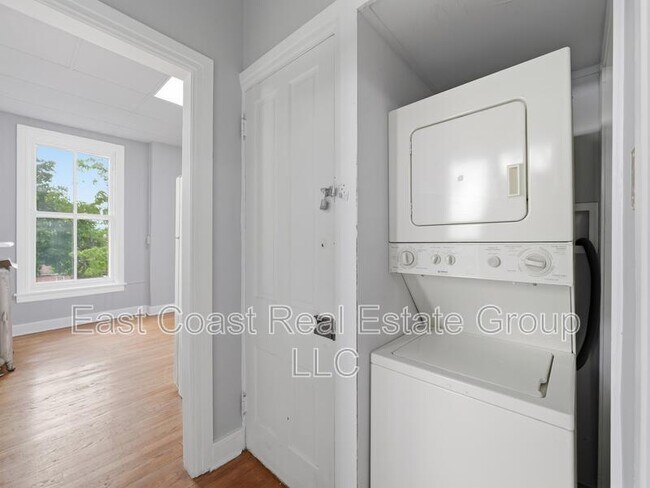 Building Photo - 323 N Potomac St
