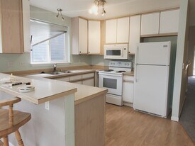 Building Photo - 828 Blueberry Ln