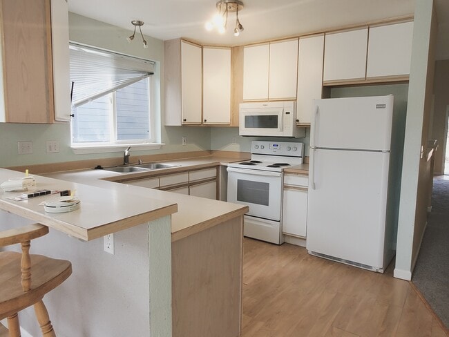 Building Photo - 828 Blueberry Ln
