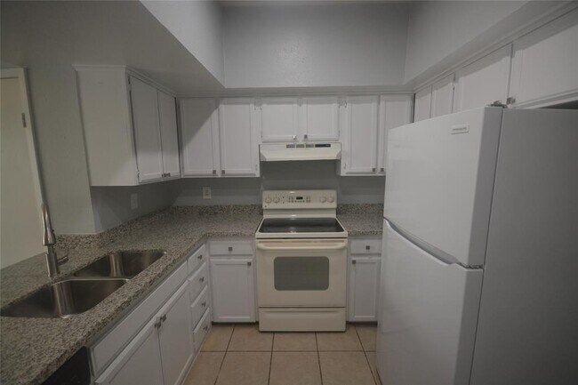 Building Photo - 8731 Village of Fondren Dr