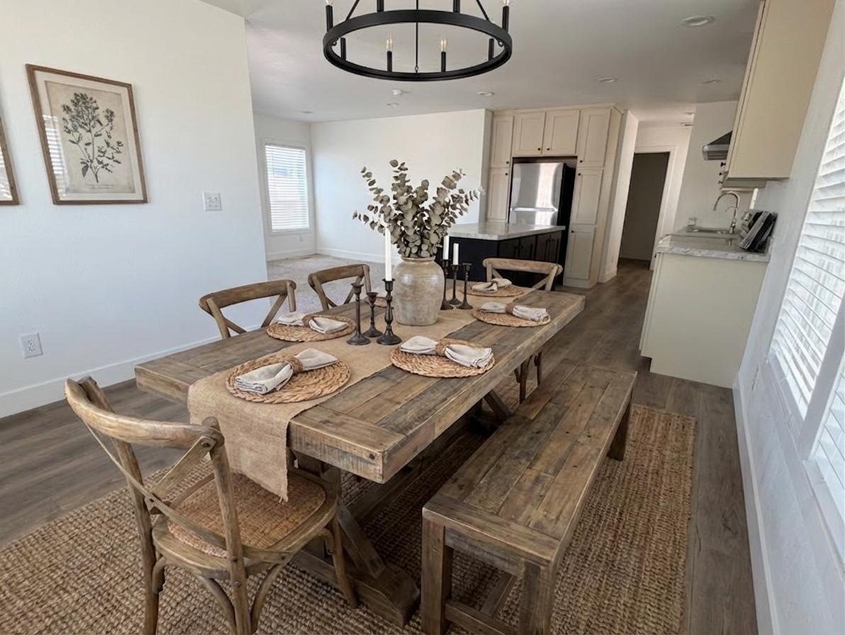 Building Photo - 2060 N Center St