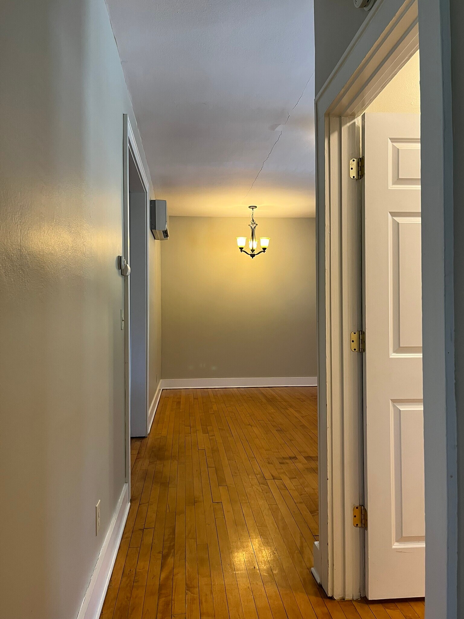 Building Photo - 1211 E Saveland Ave