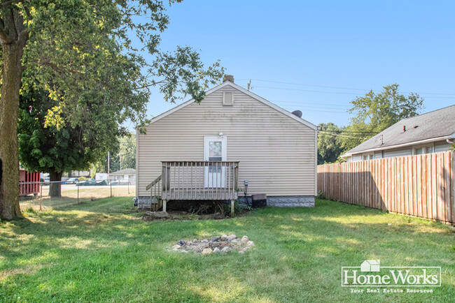 Building Photo - 11793 Lincolnway W