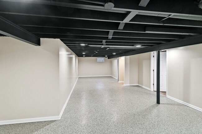 Building Photo - 3N425 N Howard Ave