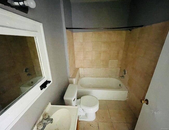 Building Photo - 39 S Lewis St