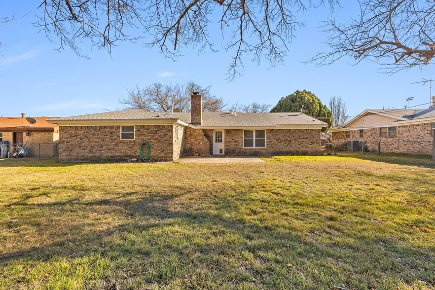 Building Photo - 7209 Janetta Dr