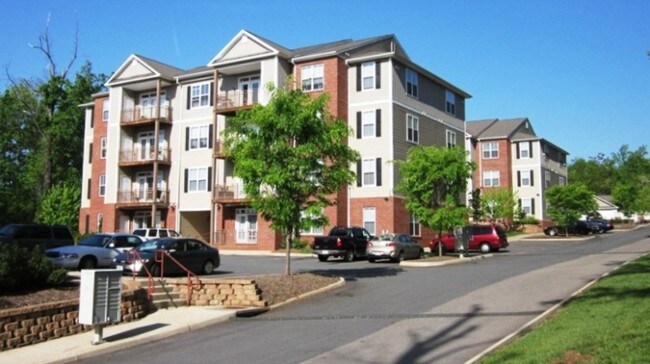 Building Photo - 655 Woodbrook Dr