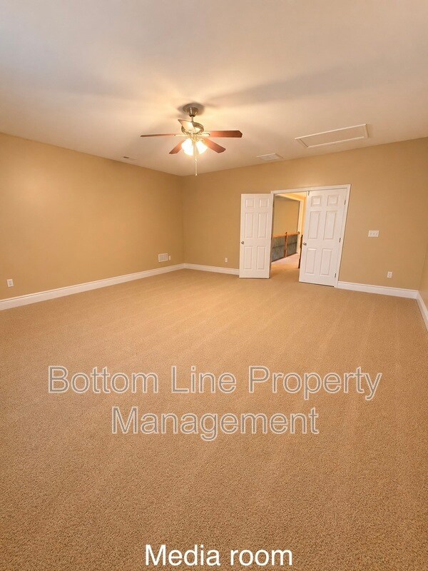 Building Photo - 8045 Talcott Dr