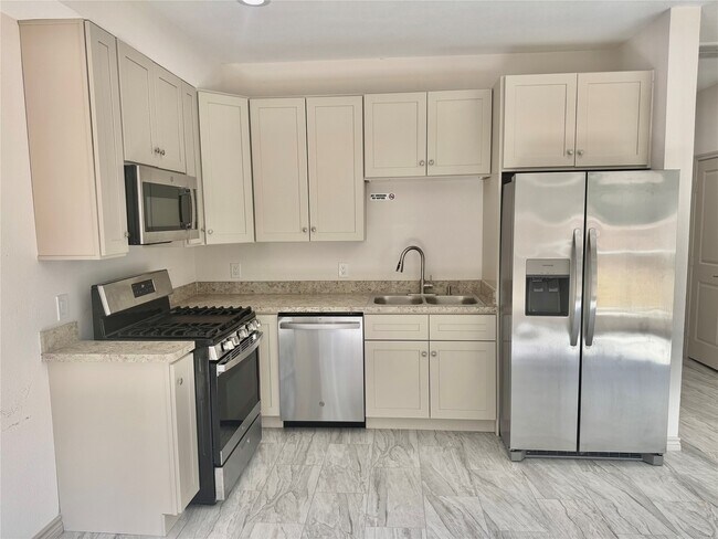 Building Photo - 5530 Hirondel St