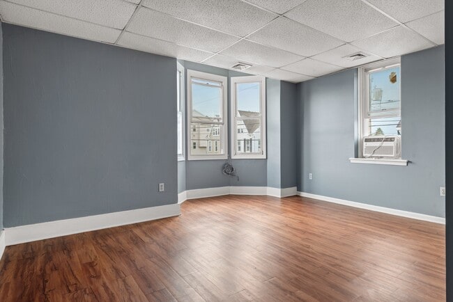 Building Photo - 1061 N Duke St