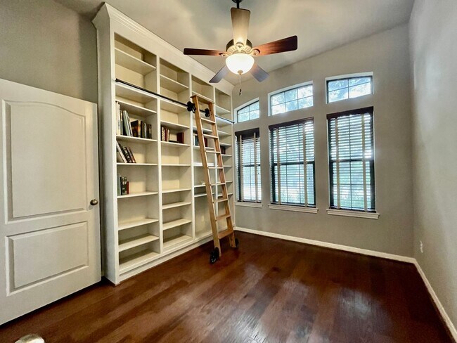 Building Photo - Elegant, Spacious Home Backing Up To Greenspace