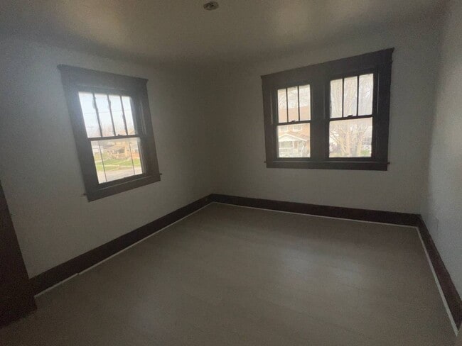 Building Photo - 1055 W 12th St