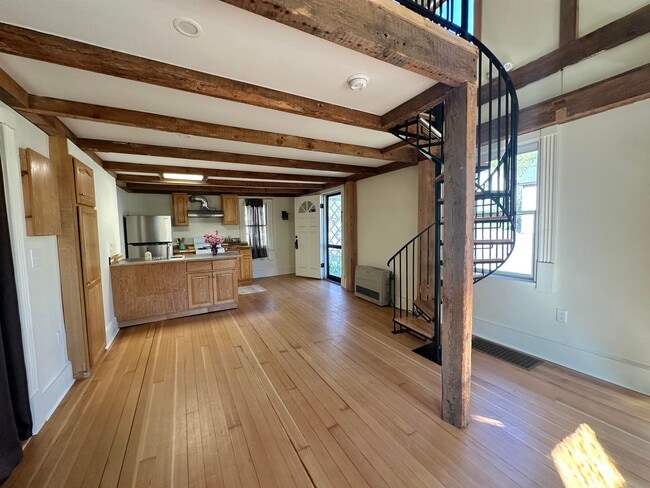 Building Photo - 10 Waukewan St