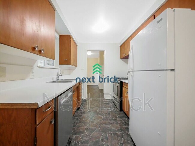 Building Photo - 18057 7th Ave NE