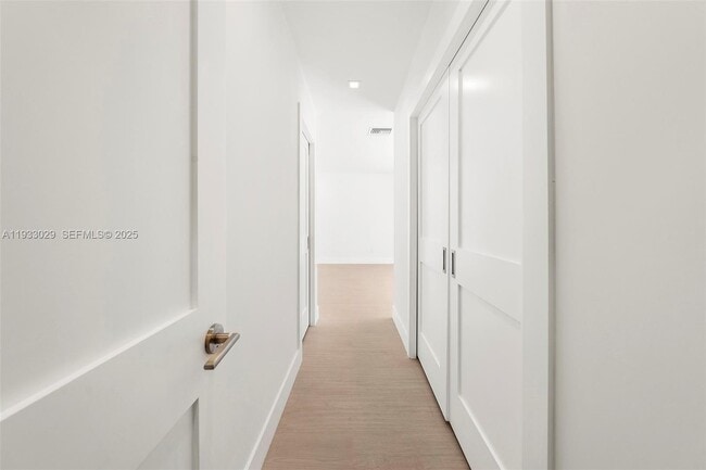 Building Photo - 10945 SW 75th Ct