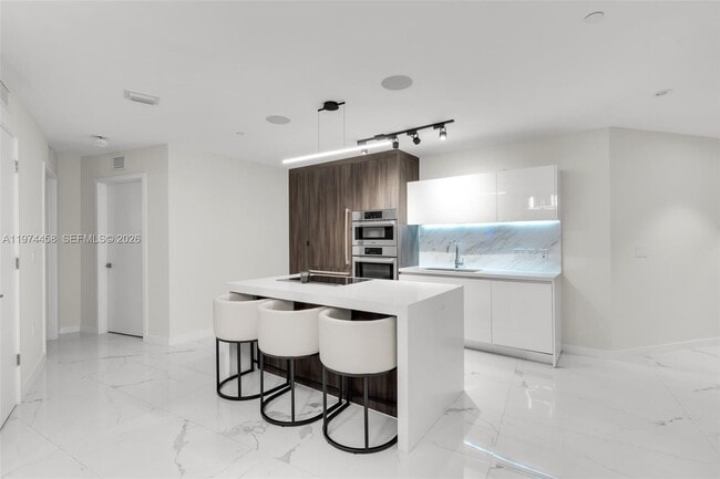 Building Photo - 851 NE 1st Ave