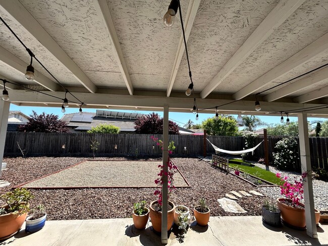 Building Photo - Charming 3 bedroom 2 bathroom home located...