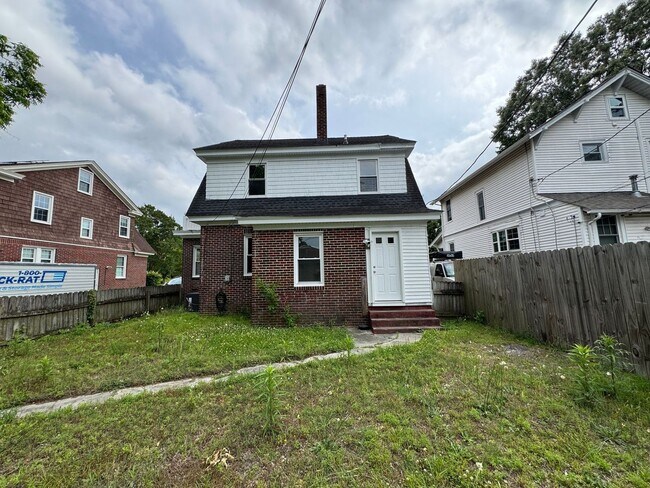 Building Photo - Welcome to this charming home in Portsmout...