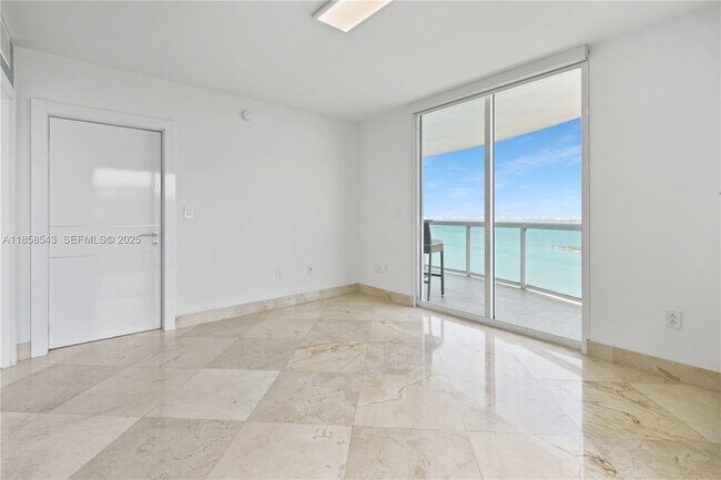 Building Photo - 1800 N Bayshore Dr