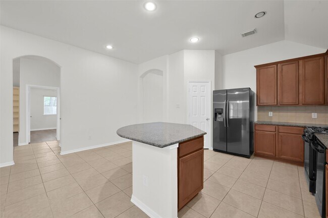 Building Photo - 10 Barker Ridge Ct