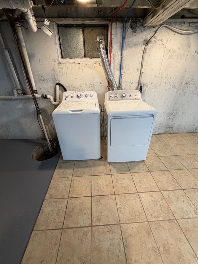 Building Photo - 336 Monohan Dr