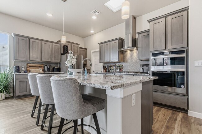 Building Photo - Pristine Four Bedroom 2 Bath home in Mesa Village