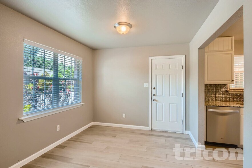 Building Photo - 901 Anthony St