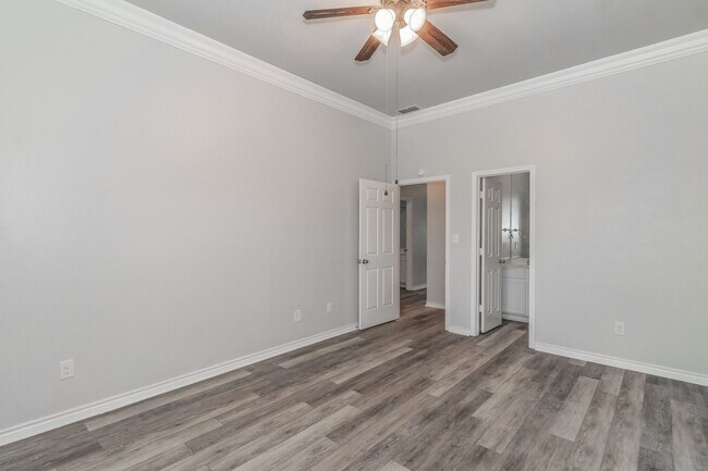 Building Photo - Birchman Place Townhomes - Now Leasing