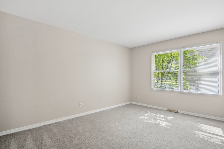 2nd bedroom/ picture 1 - 313 West St