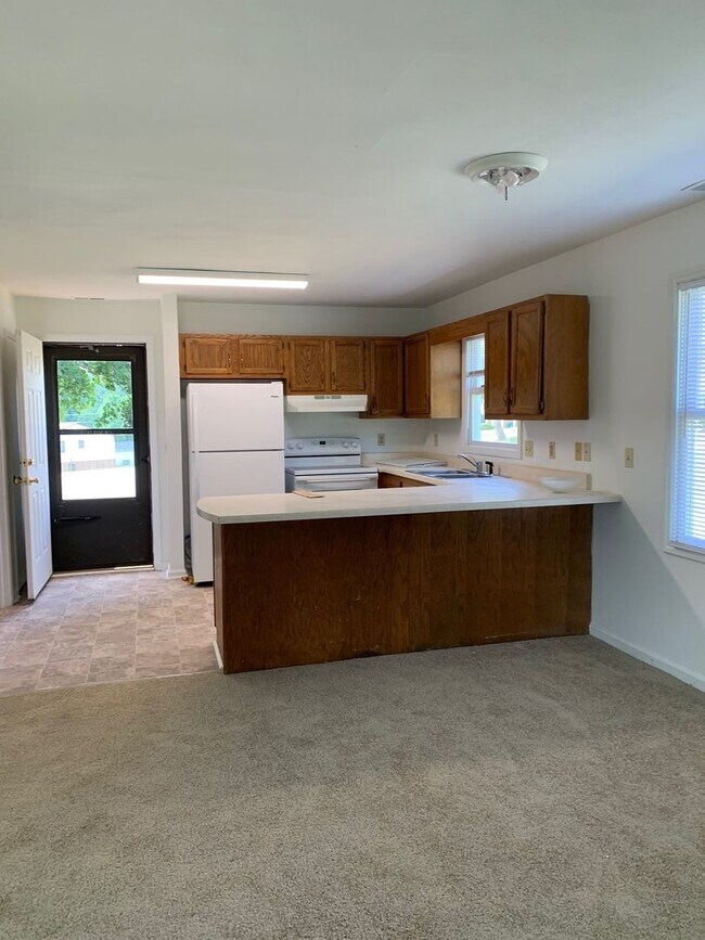 Building Photo - 3 Bedroom 2.5 Bath Duplex