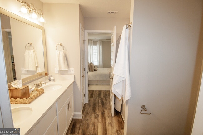 Building Photo - 215 Big Branch Dr