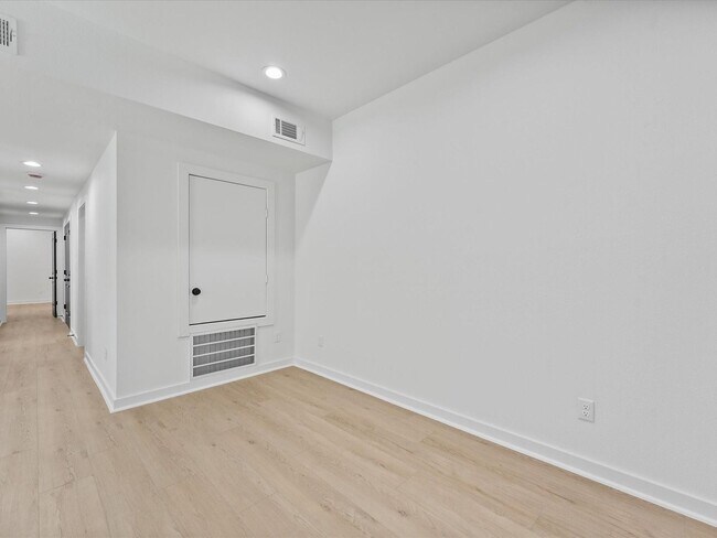 Building Photo - 8101 Venus St