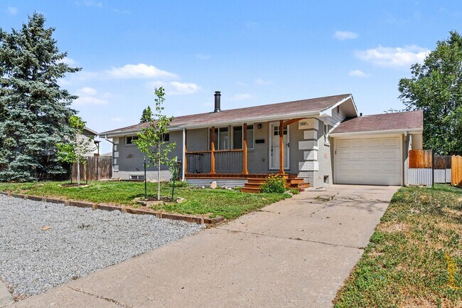Building Photo - Updated 5 Bed House w/ Central AC & Fenced Backyard