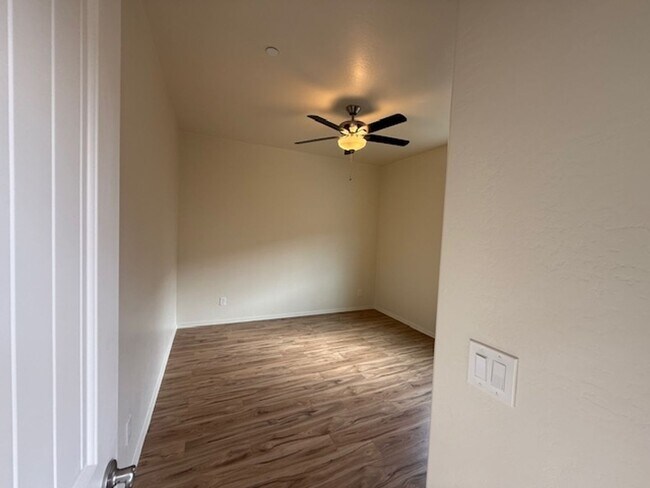 Building Photo - Price Reduced!! 3 bed 2 Bath in The Villas on Elm Contact Property Pros Property Management