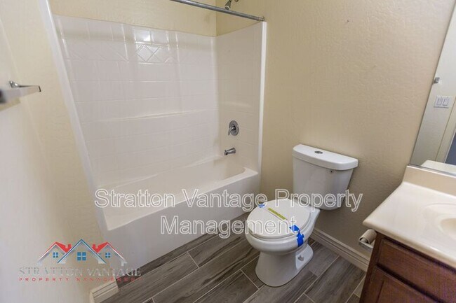 Building Photo - 2234 W Pima Ave