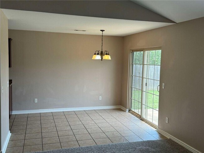 Building Photo - 1007 Raspberry St