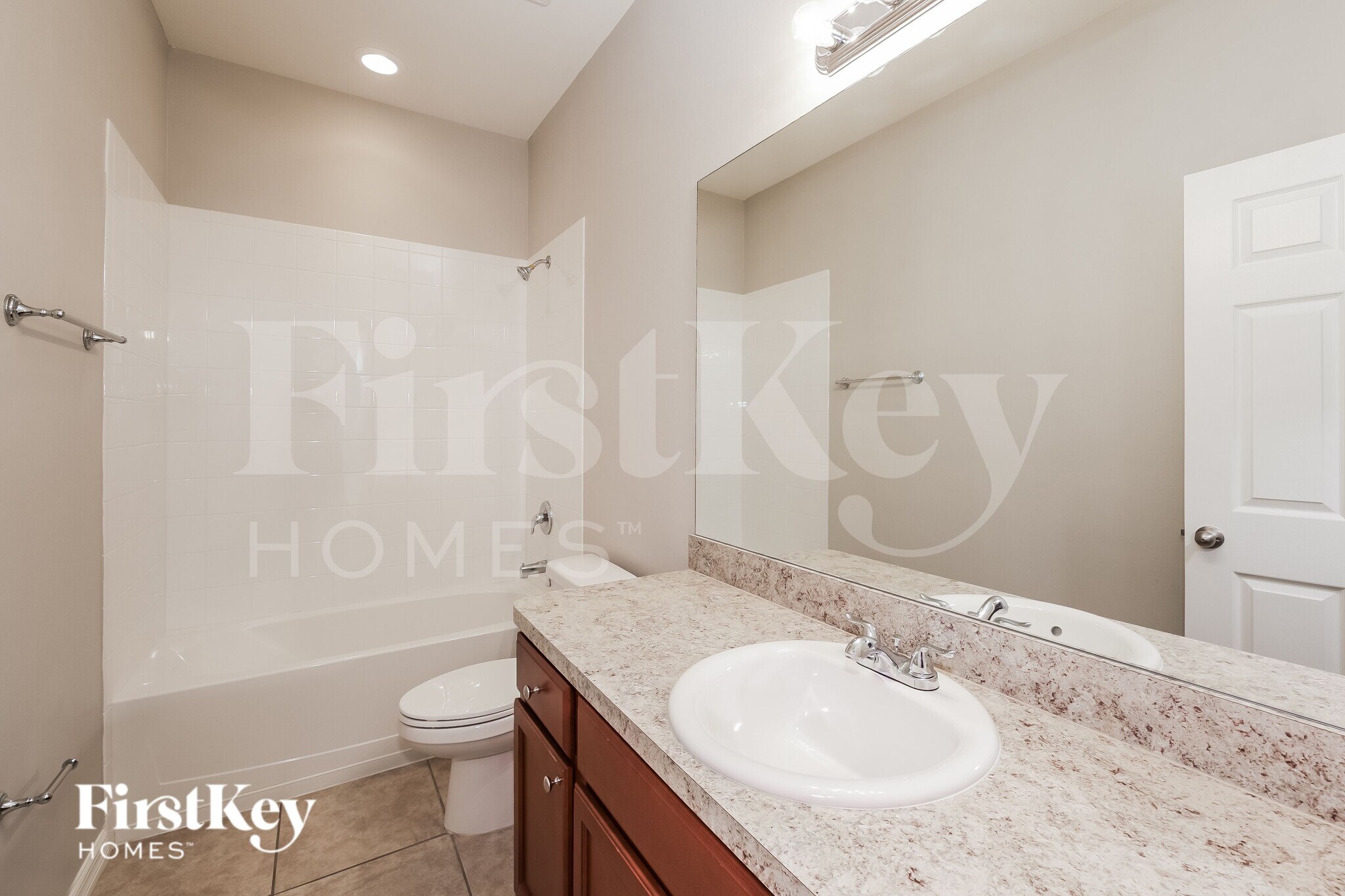 Building Photo - 2220 SW 3rd Ave