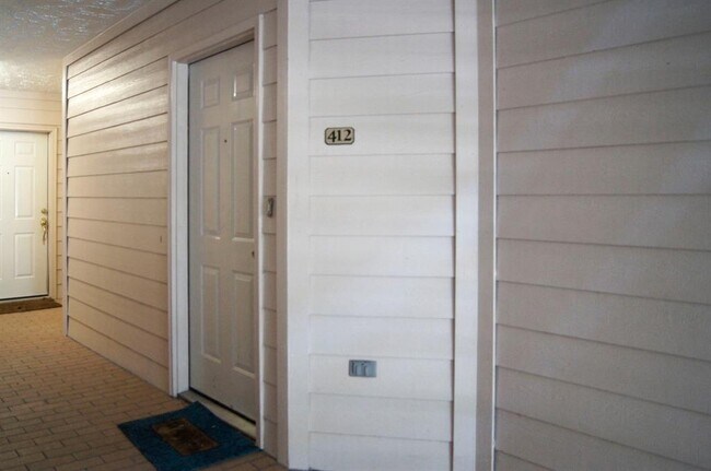 Building Photo - 8051 Bay Branch Dr