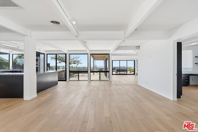 Building Photo - 18131 Kingsport Dr