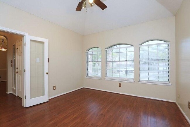 Building Photo - 834 Featherbrook Ct