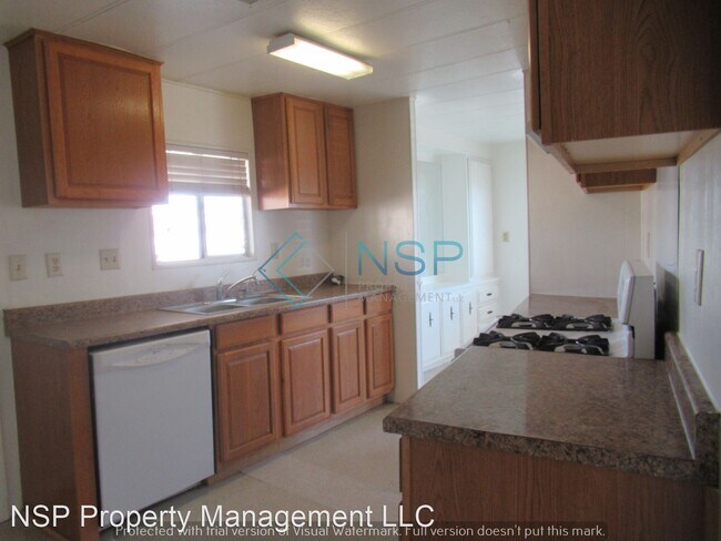 Building Photo - 2 br, 1.5 bath House - 3138 Lake Drive