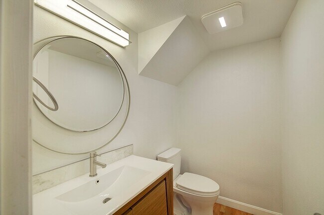 Building Photo - 4Bd/2.5Ba Mercer Island House