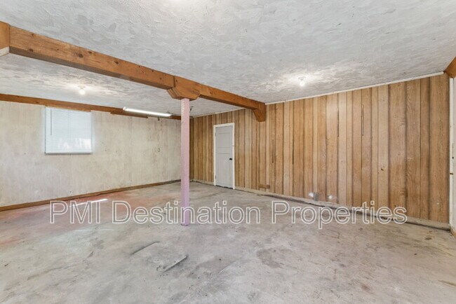 Building Photo - 204 Bury St