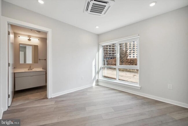Building Photo - 3449 Scotts Ln