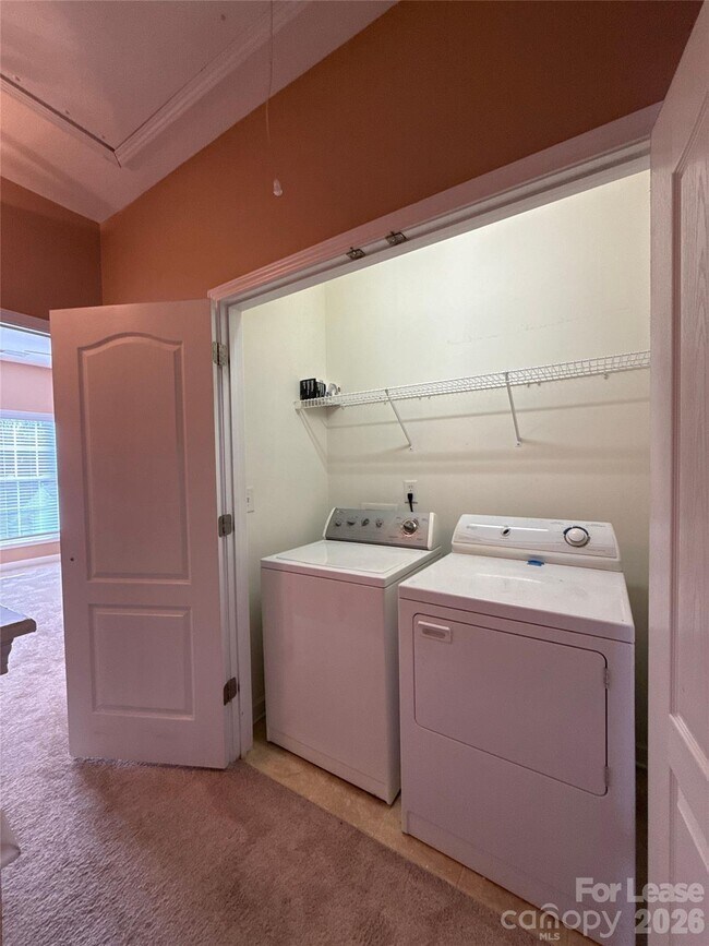 Building Photo - 8636 Beaver Creek Dr