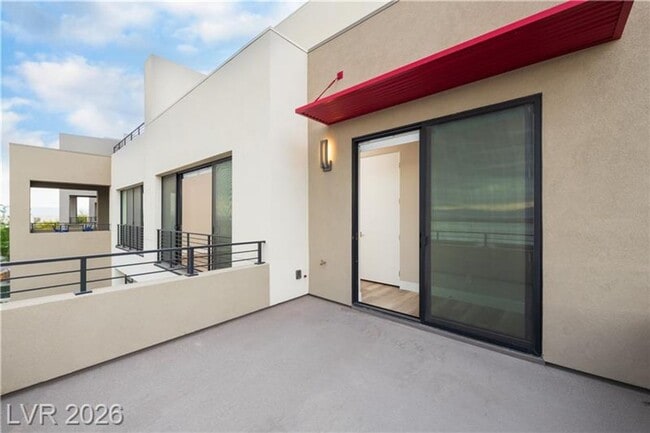 Building Photo - Modern Tri-Story Home in McDonald Highlands